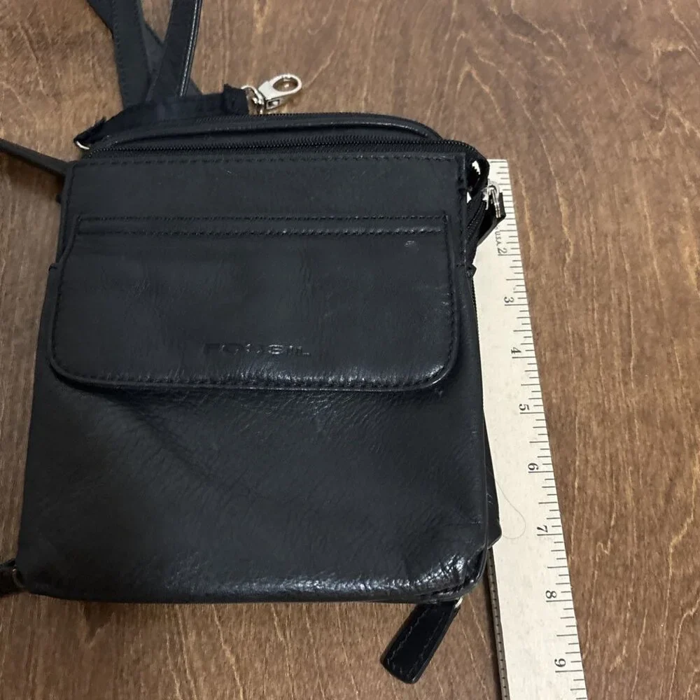 Fossil Crossbody Purse Womens Black Leather‎ Zip Lots of Compartments